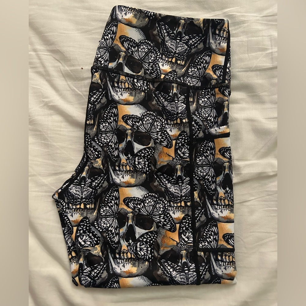 CVG Capri Leggings in Honey Metamorphosis L